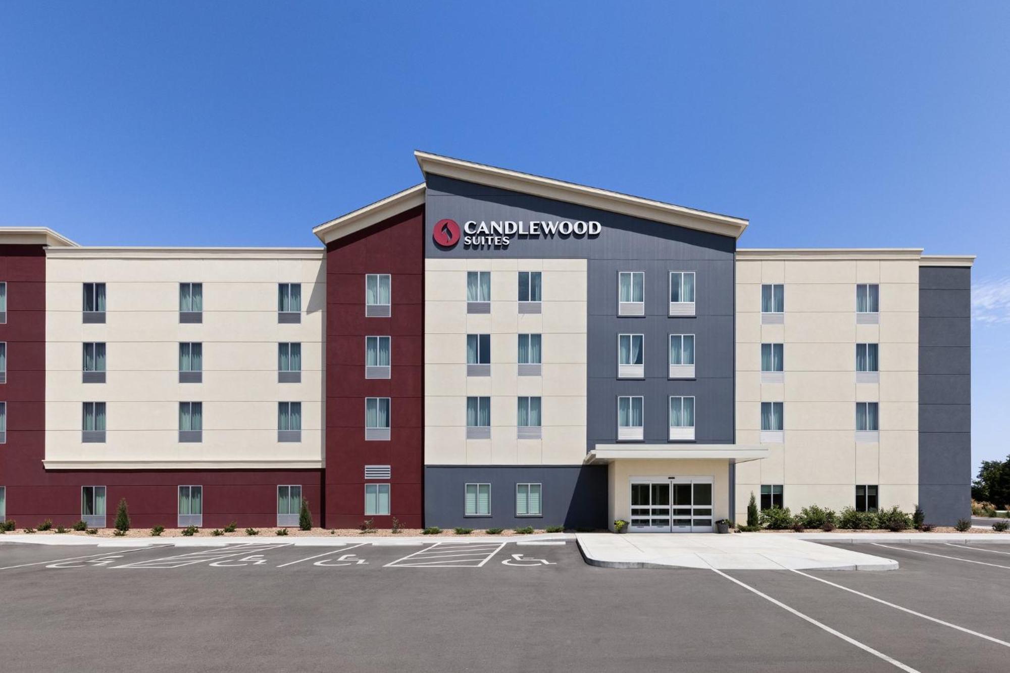 Candlewood Suites Mcpherson, An Ihg Hotel Екстер'єр фото