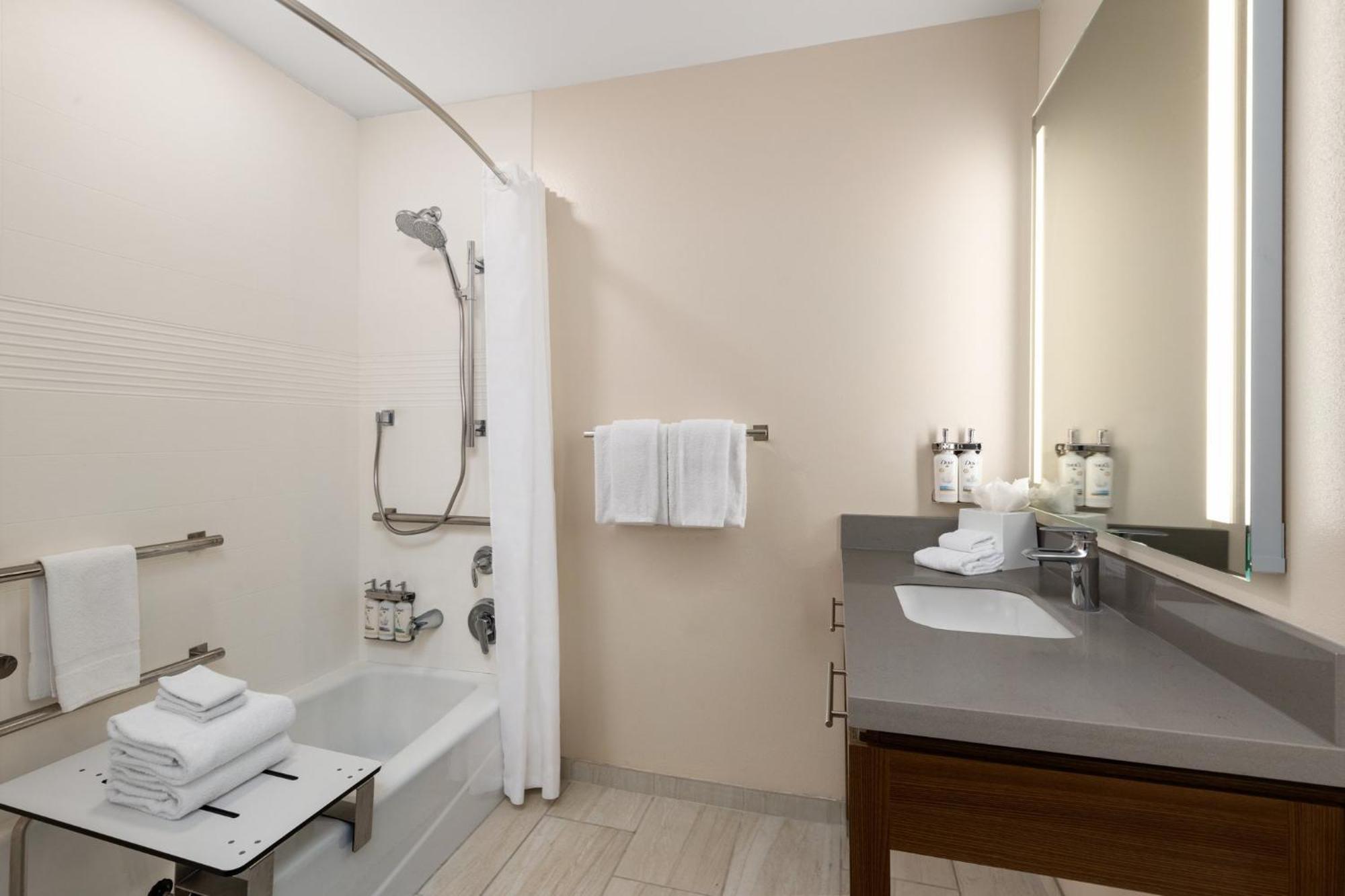 Candlewood Suites Mcpherson, An Ihg Hotel Екстер'єр фото