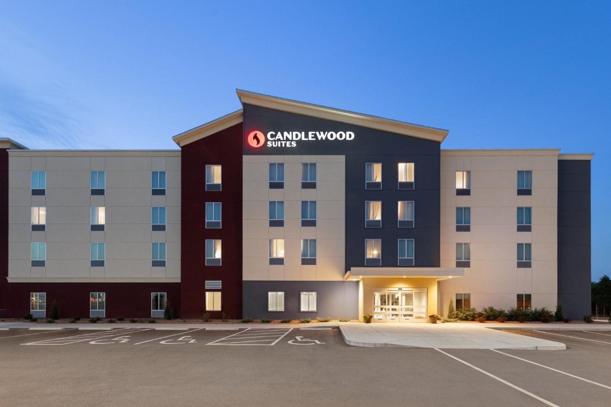 Candlewood Suites Mcpherson, An Ihg Hotel Екстер'єр фото