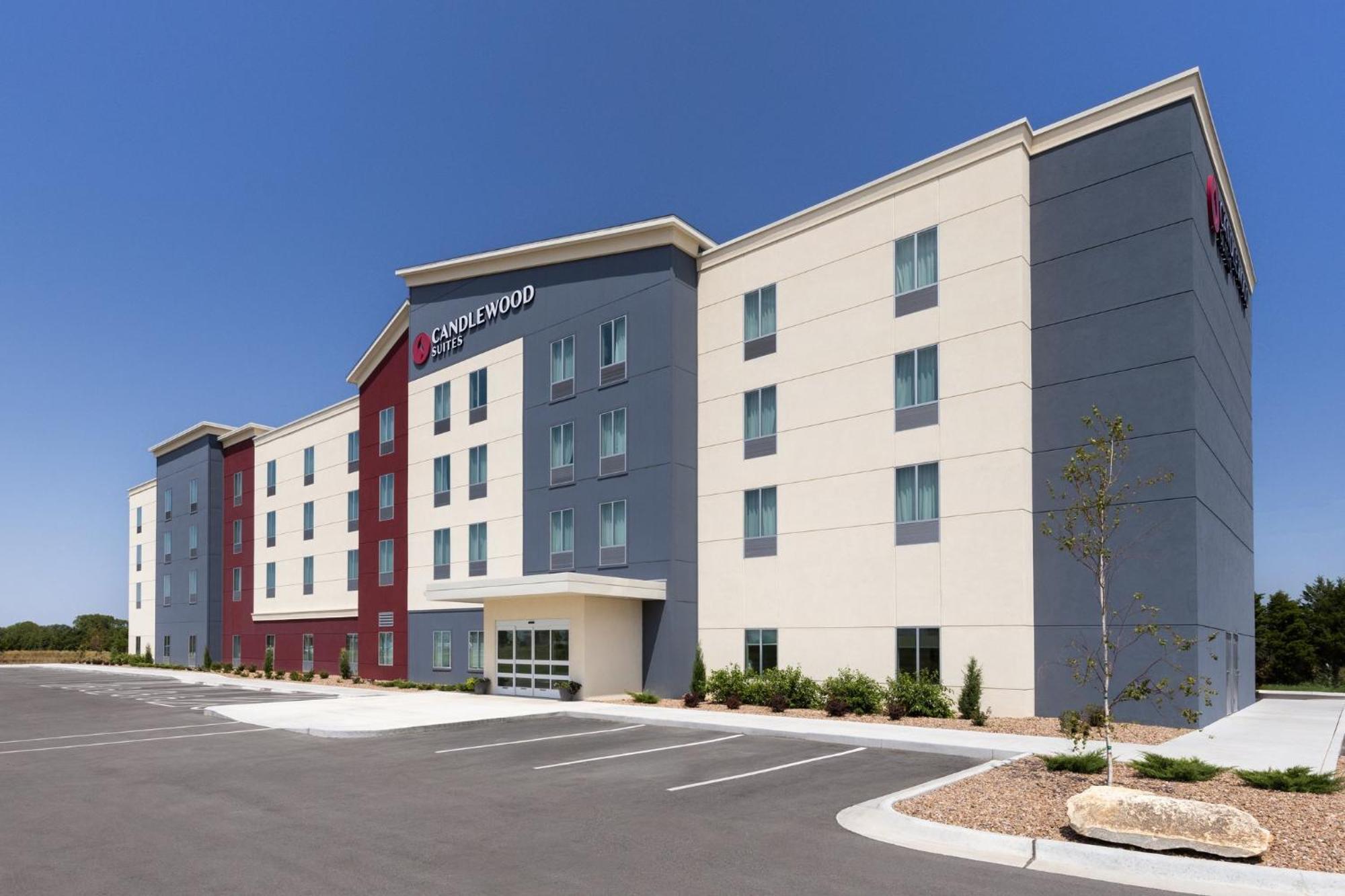 Candlewood Suites Mcpherson, An Ihg Hotel Екстер'єр фото